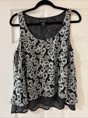 About A Girl Black and White Floral Double-Layer Tank